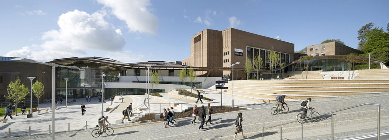 Exeter University - Top 6 Университет по Бизнесу